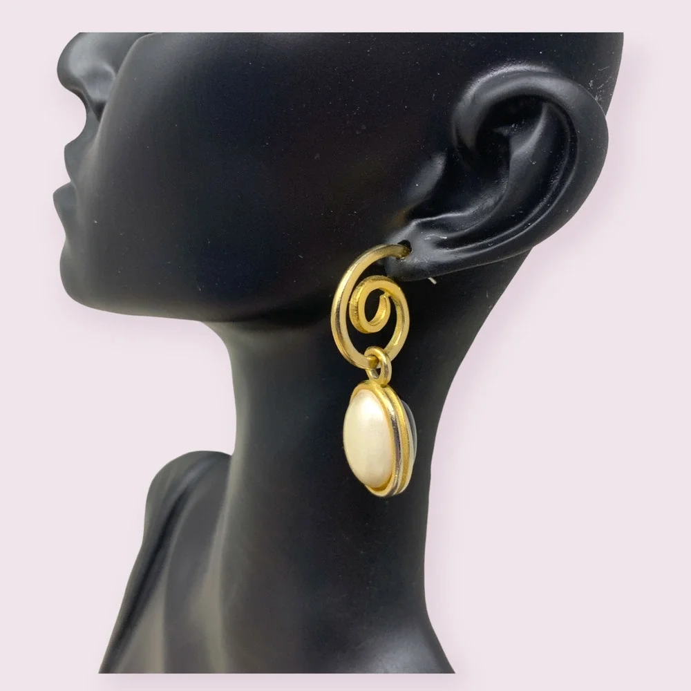 Vintage Reversible Earrings Black & White Oval Cabochon Dangle Gold Spiral